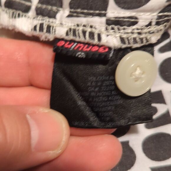 VOLCOM size 9 Juniors short shorts abstract design front back pockets - Picture 10 of 11